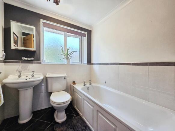 3 bed Terraced for sale Image 11