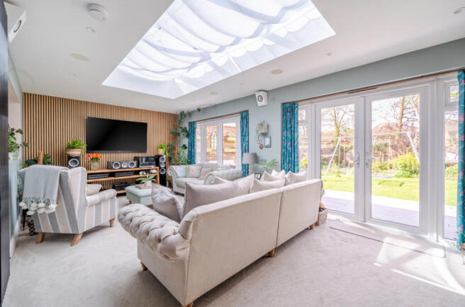 1438915-13-69d784...