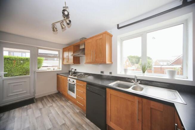 3 bed Semi-Detached to rent Image 9