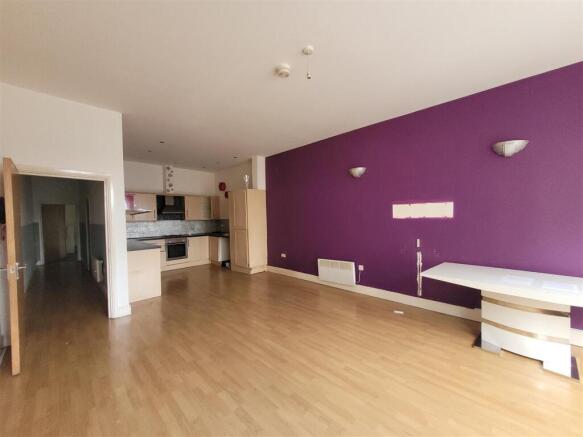 Open plan lounge/kitchen