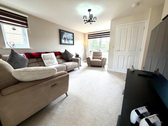 3 bed Semi-Detached for sale Image 4