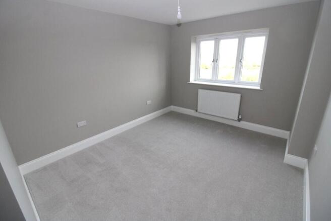4 bed Detached for sale Image 9