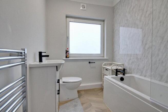 3 bed House to rent Image 9