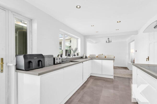 4 bed Detached for sale Image 7