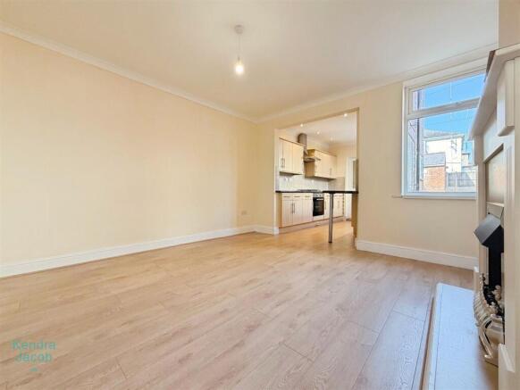 3 bed Semi-Detached for sale Image 8