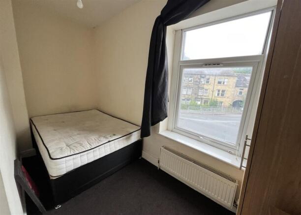 3 bed Terraced for sale Image 12