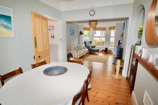 LIVING/DINING ROOM