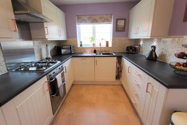 Kitchen (2).JPG