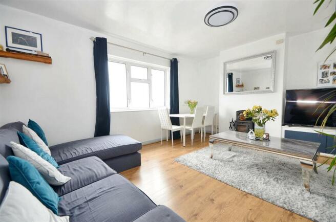 SITTING/DINING ROOM