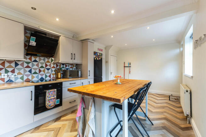 4 bed Semi-Detached for sale Image 4