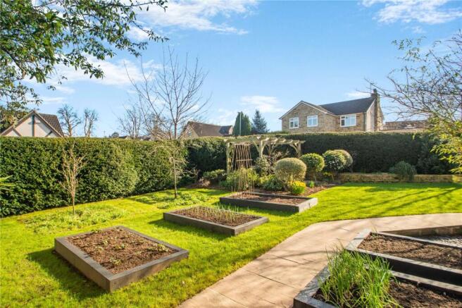 6 bed Detached for sale Image 12
