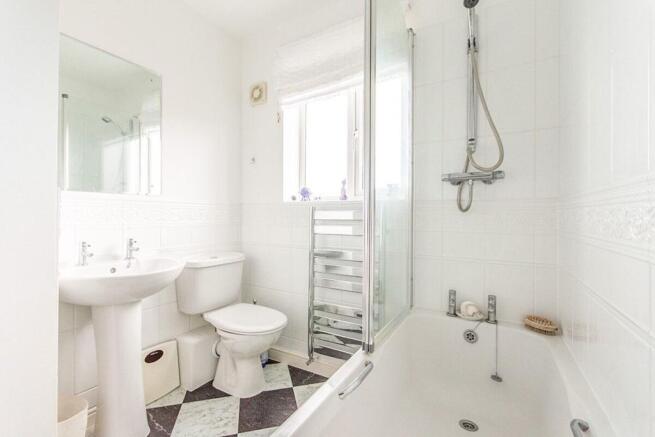 Family Bathroom / WC