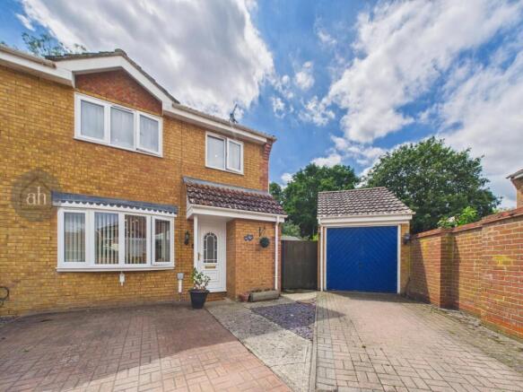 3-bed semi-detached on Spencer Way, Stowmarket, £280,000