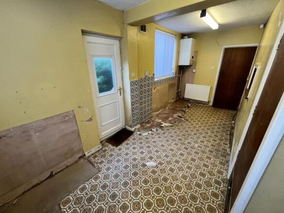 3 bed Semi-Detached for sale Image 6
