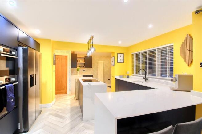4 bed Detached for sale Image 4