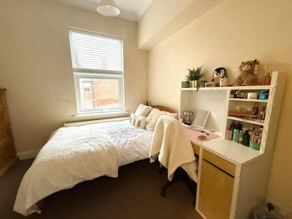 5 bed House to rent Image 9
