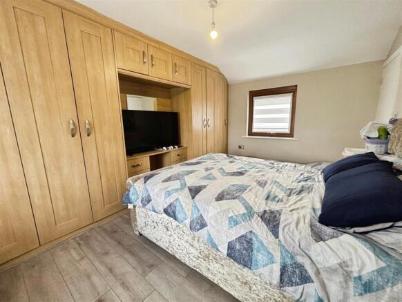 3 bed Semi-Detached for sale Image 10