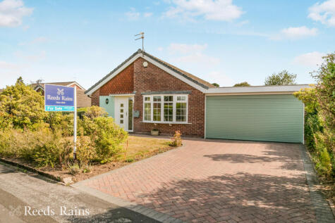 Peterborough Close, Macclesfield, Cheshire, SK10