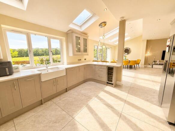 Compstall Road, Romiley photo 4