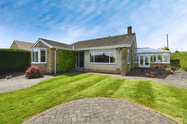 5 bed Detached Bungalow for sale Image 8