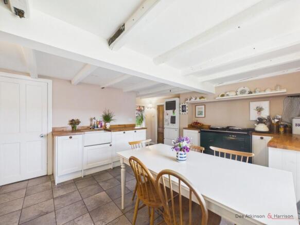 4 bed Detached for sale Image 9