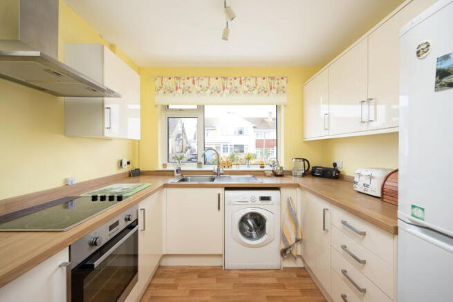 Tellcroft Close, Corsham photo 4