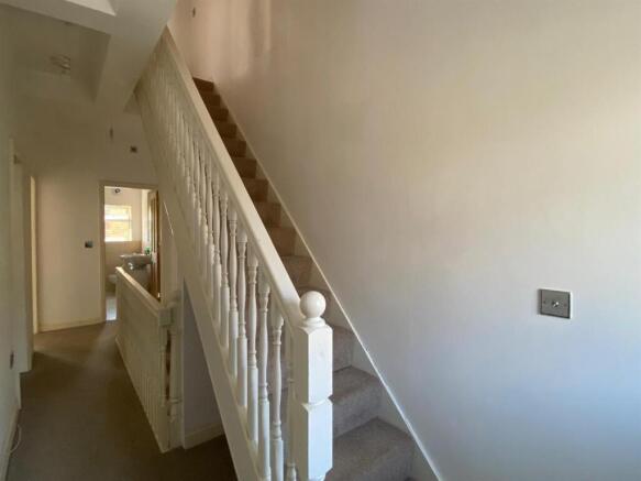4 bed Terraced to rent Image 11