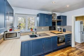 35, Royds Avenue, New Mill, Holmfirth HD9 1LJ