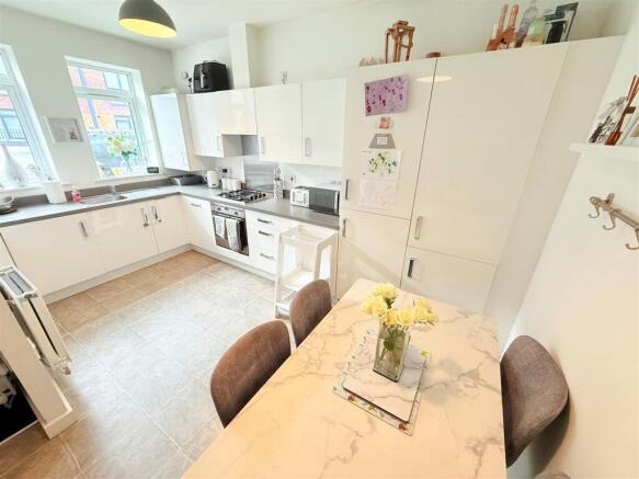 OPEN PLAN DINING KITCHEN