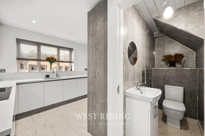 4 bed Detached for sale Image 9