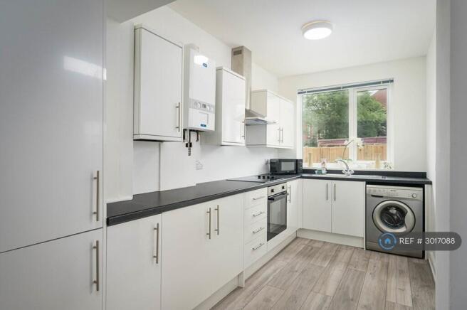 1 bed House Share to rent Image 6