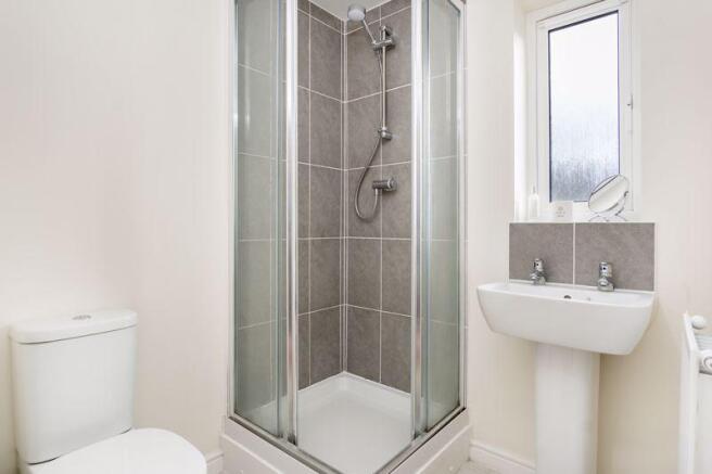 En-suite showe...
