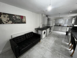 31, Llanbleddian Gardens, Cathays, Cardiff CF24 4AT