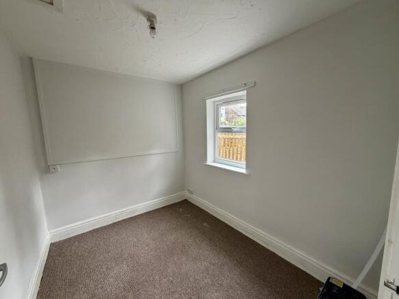 2 bed Apartment to rent Image 6