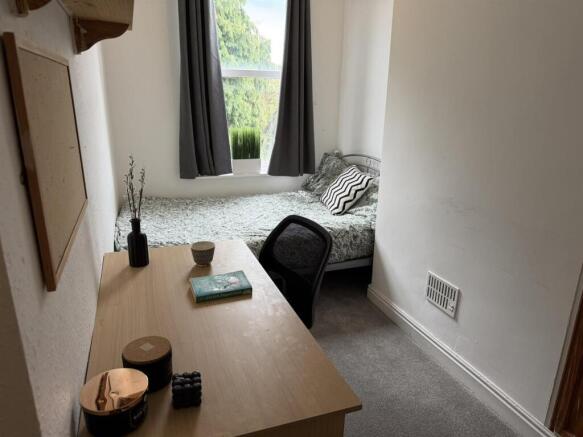 4 bed Terraced to rent Image 12