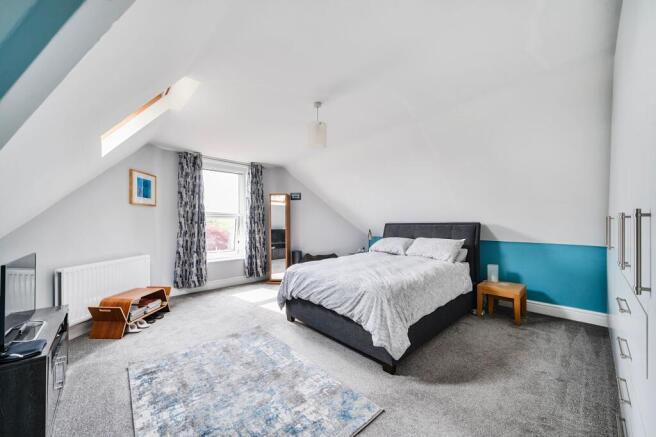 2 bed Flat for sale Image 11