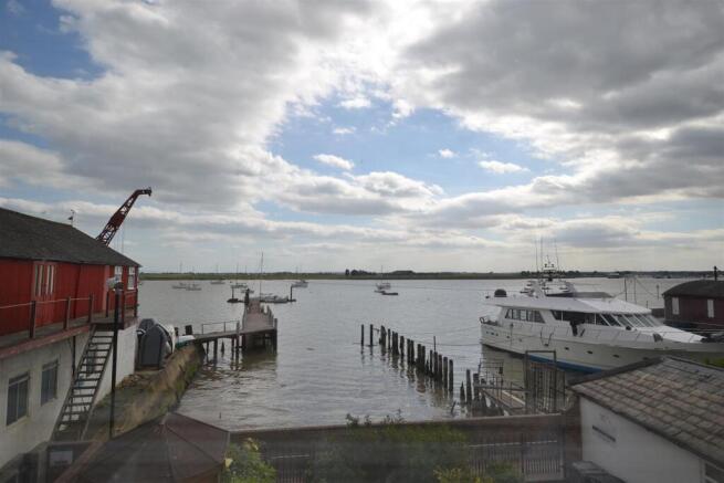 11A the High Street 030.JPG