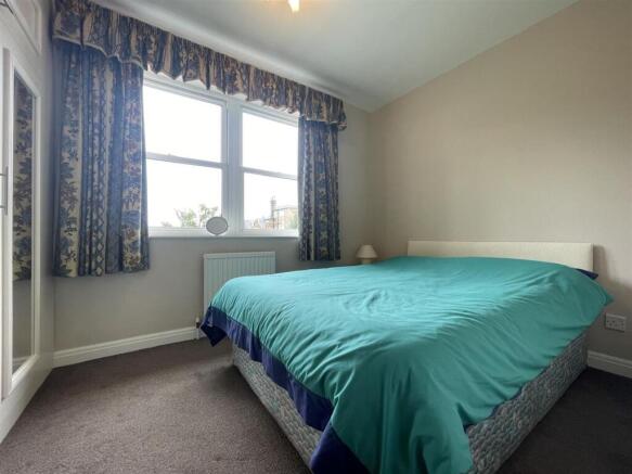 2 bed Flat for sale Image 7