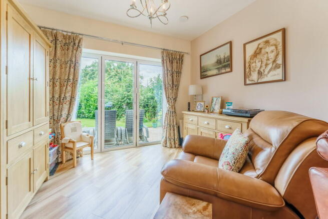 5 bed Detached for sale Image 4