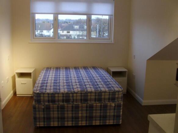 120 bunns lane flat 5 (5).JPG