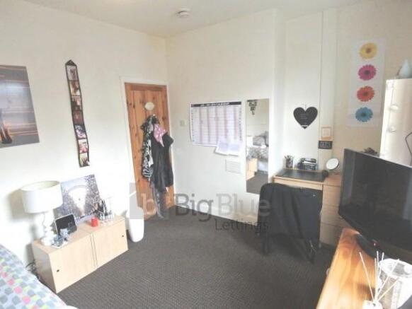 4 bed Terraced to rent Image 9