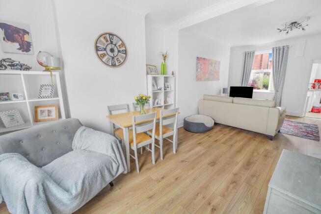Lounge/Dining Room