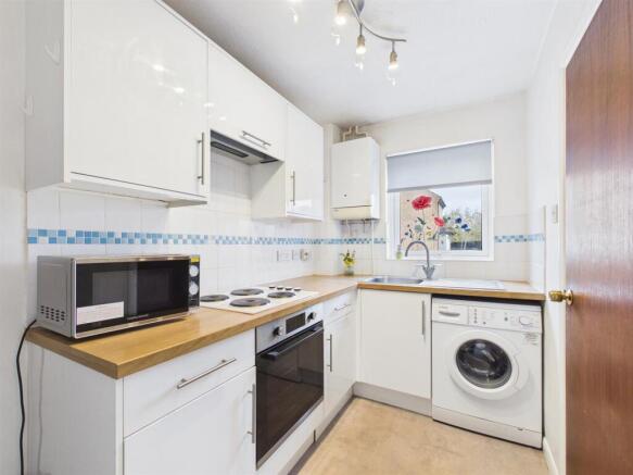 Turner Close, Cleveland Park, Aylesbury photo 4