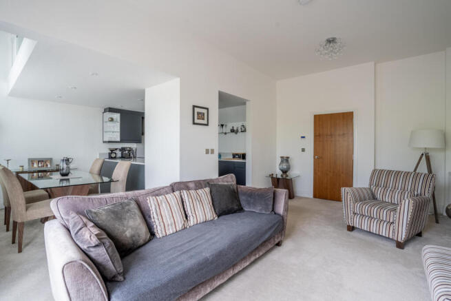 2 bed Apartment for sale Image 6