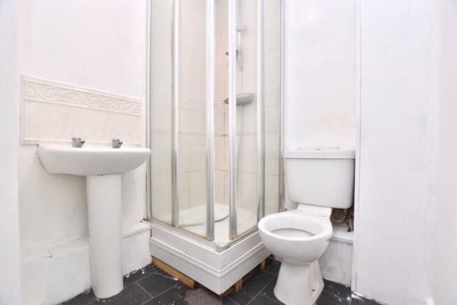 2 bed Ground Flat for sale Image 9