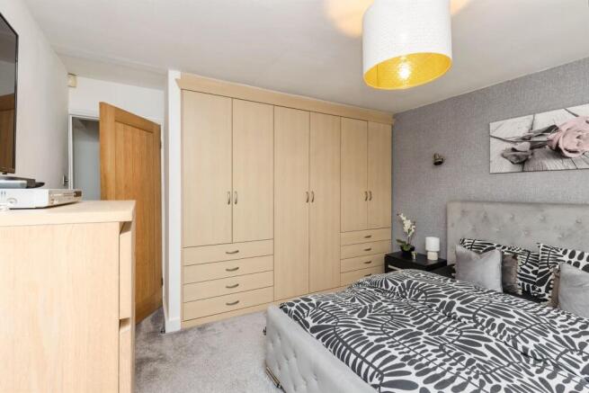 4 bed Detached for sale Image 9