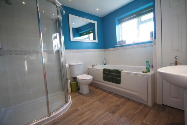 Family Bathroom w...