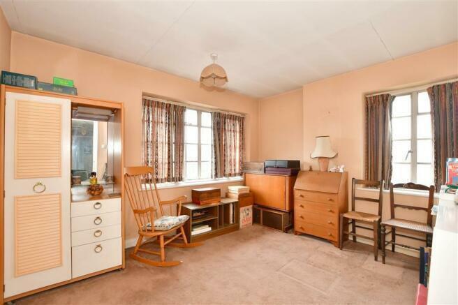 Spacious Double Bedroom at Lyndhurst Rise