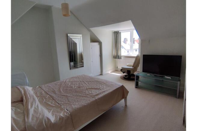 4 bed Flat for sale Image 12