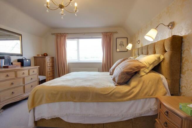 3 bed Semi-Detached for sale Image 5